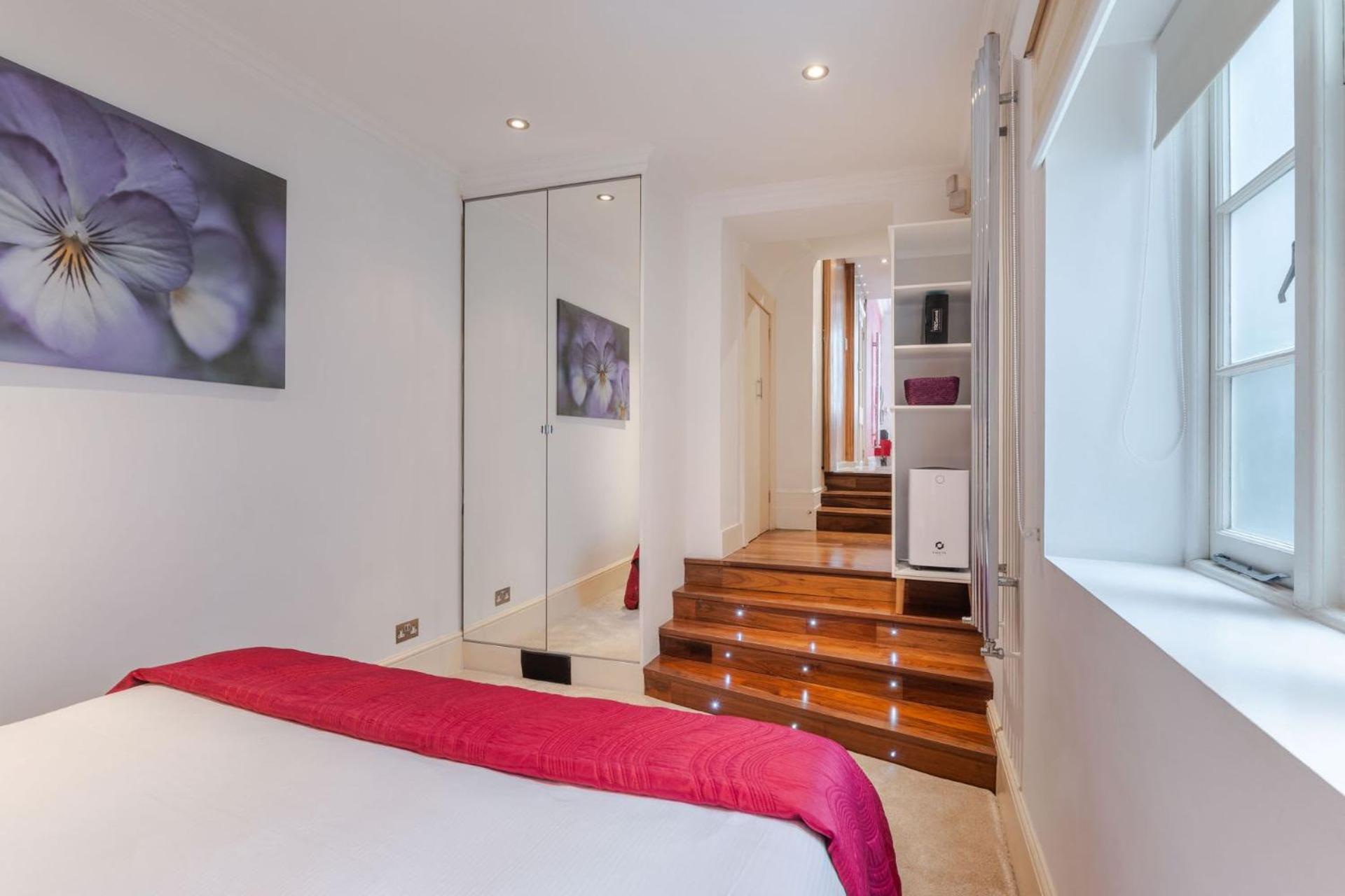 The "Red Room Apartment" - Fitzrovia - By Frankie Says ลอนดอน ภายนอก รูปภาพ